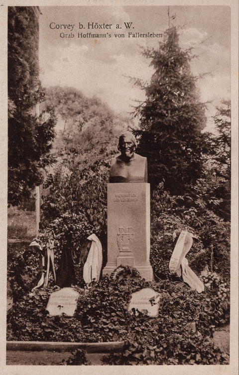 Denkmal auf dem Friedhof von Corvey mit den Grabsteinen des Ehepaars Hoffmann, Postkarte von 1925.