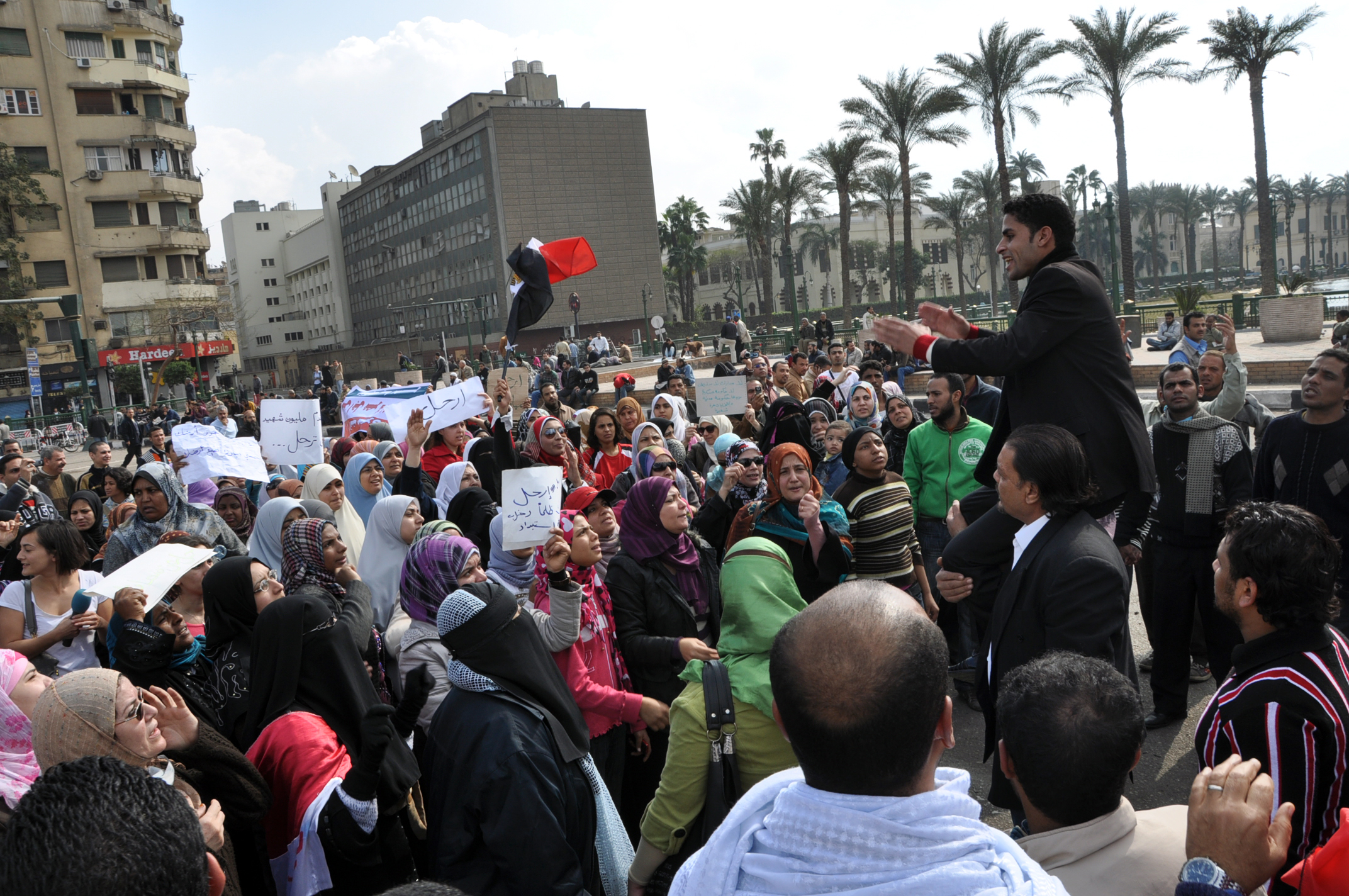 Proteste auf dem zentralen Tahrir-Platz in Kairo, 30. Januar 2011 (Bild: Floris Van Cauwelaert, CC BY-SA 2.0)