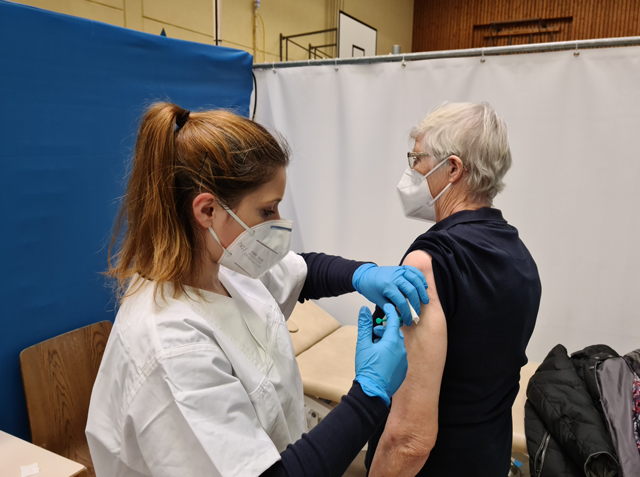 Erste Corona-Impfung im Kreisimpfzentrum Bühl
